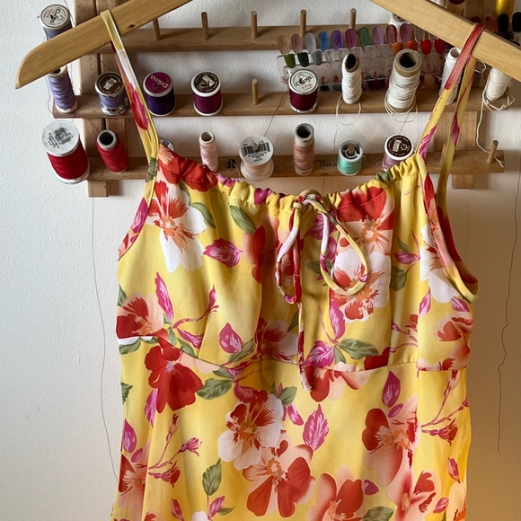 Vintage ruffle bust dress - Picture 2 of 10